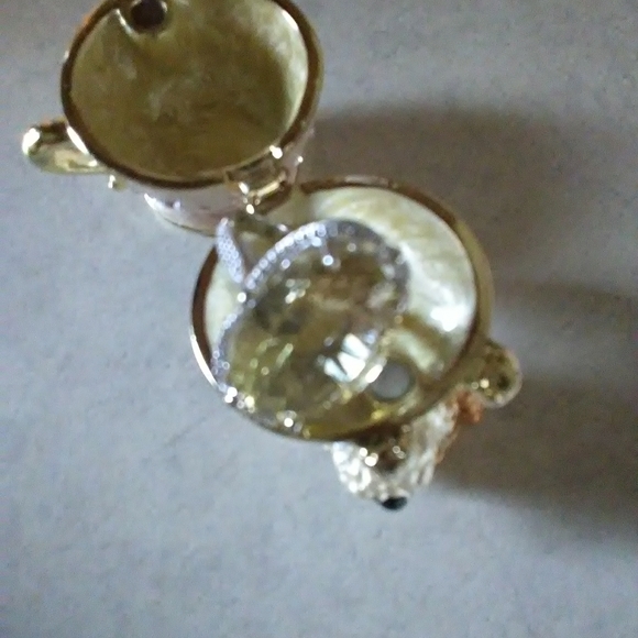 NWOT beautiful size 7 yellow quart ring - Picture 3 of 8